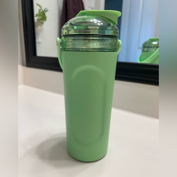 BrüMate Kiwi Green Multishaker Insulated Bottle - Picture 2 of 11